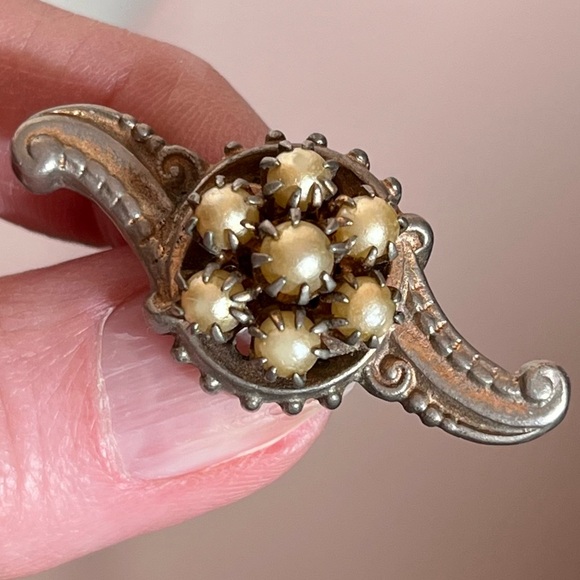 Antique Jewelry - Antique Art Nouveau Victorian Goth Grey glass Pearl Silver Brooch small